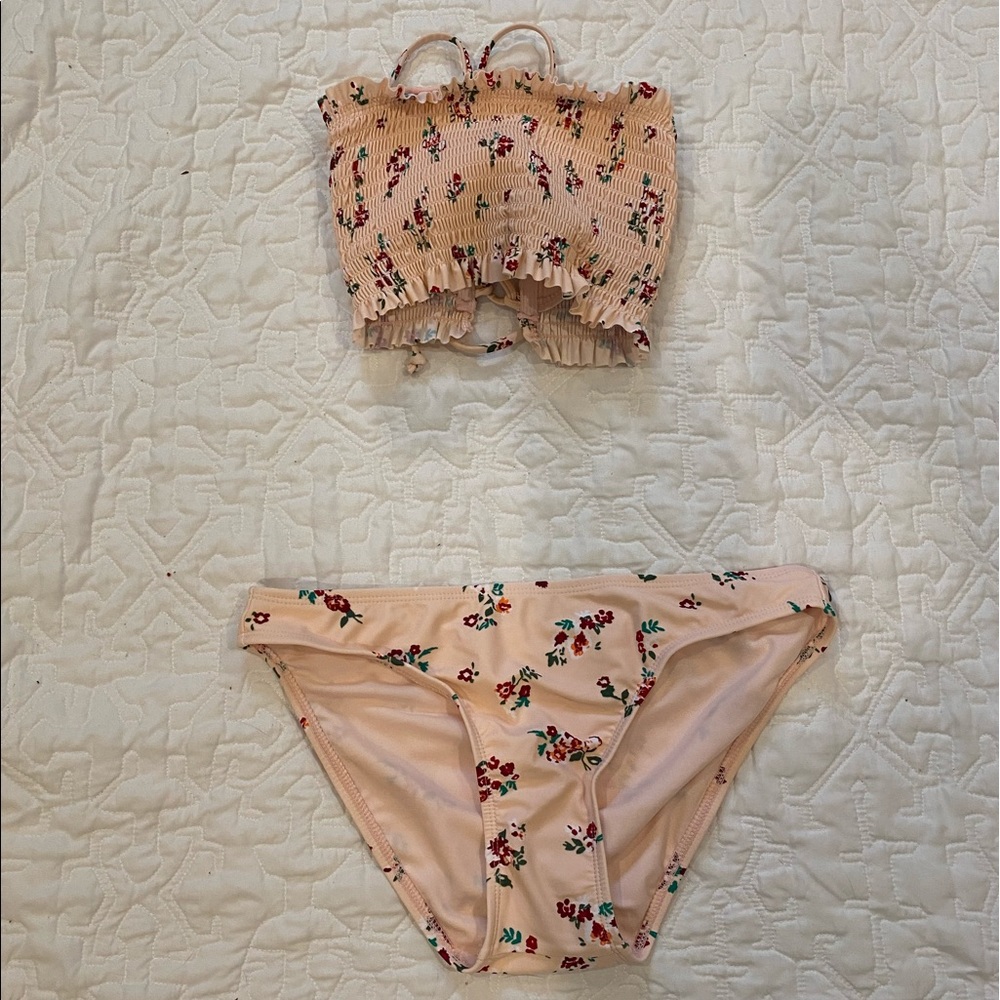 GORGEOUS floral swimsuit!🌺 Light and airy! But can have pressure on the chest.